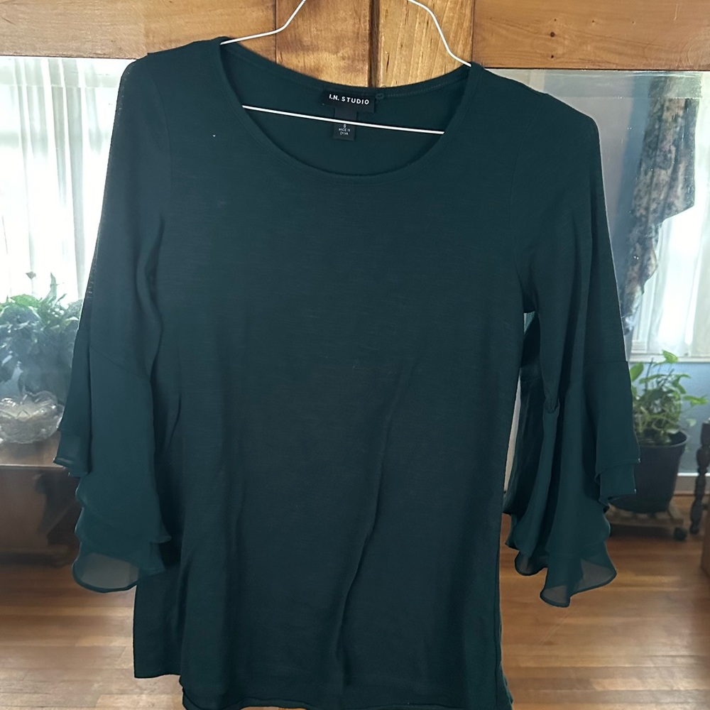 I.N. Studio green tunic top with three quarter length sleeves. Size small.